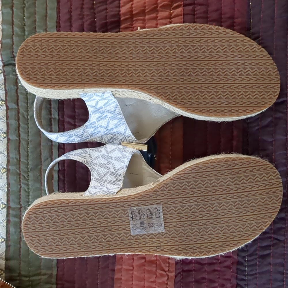 MICHAEL KORS* logo Leather Upper Thong Sandal Espadrille  Rubber Bottom Size 6 - Picture 8 of 12
